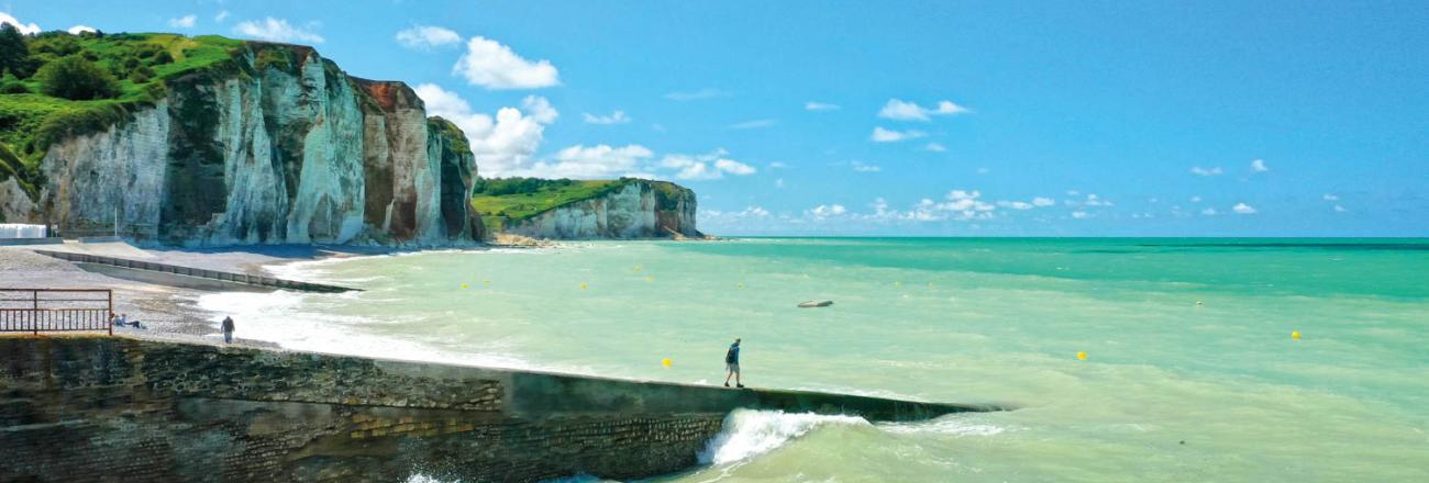 Panorama falaise front de mer les petites dalles