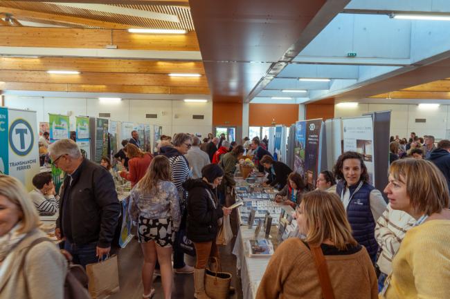 Le village de stands du Forum de l'Attractivité 2025